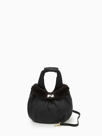 Сумка кисет с меховой отделкой из натуральной кожи чёрного цвета Nannini 18760 black